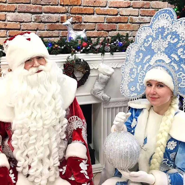 Играющий дед мороз. Дом деда мороза тюмень.