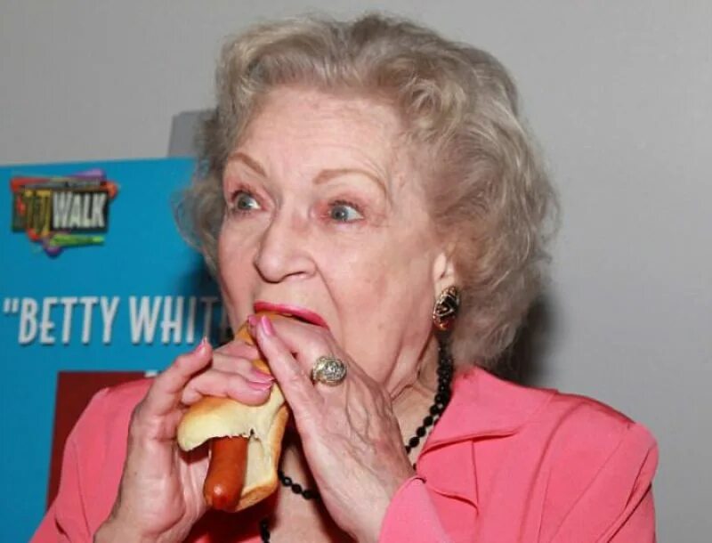 Бетти уайт. Бетти уайт 99 лет. Бетти лапланш. Betty white молодая. Betty offers.