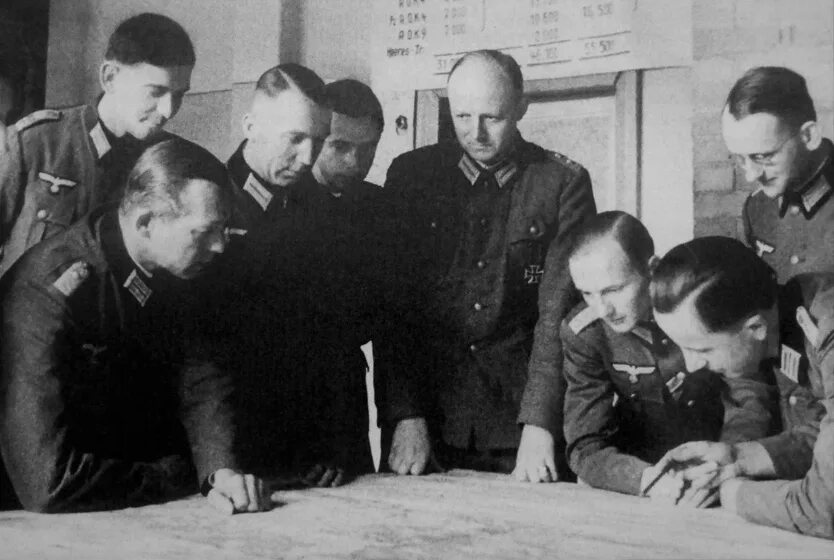 Командующий группой армий центр в 1941. Группа армий центр 1941. группа армий центр командующий в 1943.