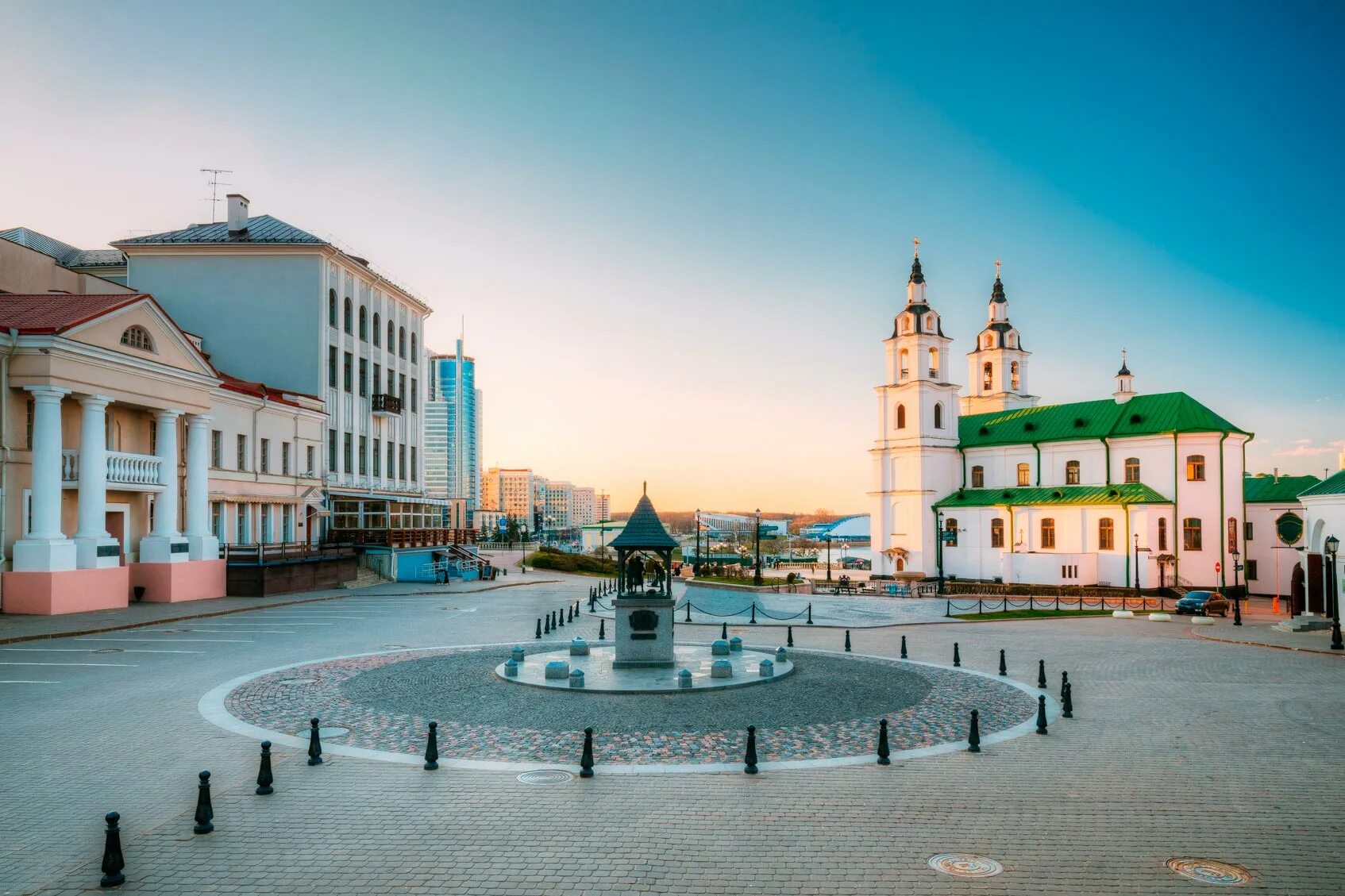 Минск центр города достопримечательности. Что посетить в минске в первую. Что посетить в минске в первую. Мирский замок. Минск что посмотреть.