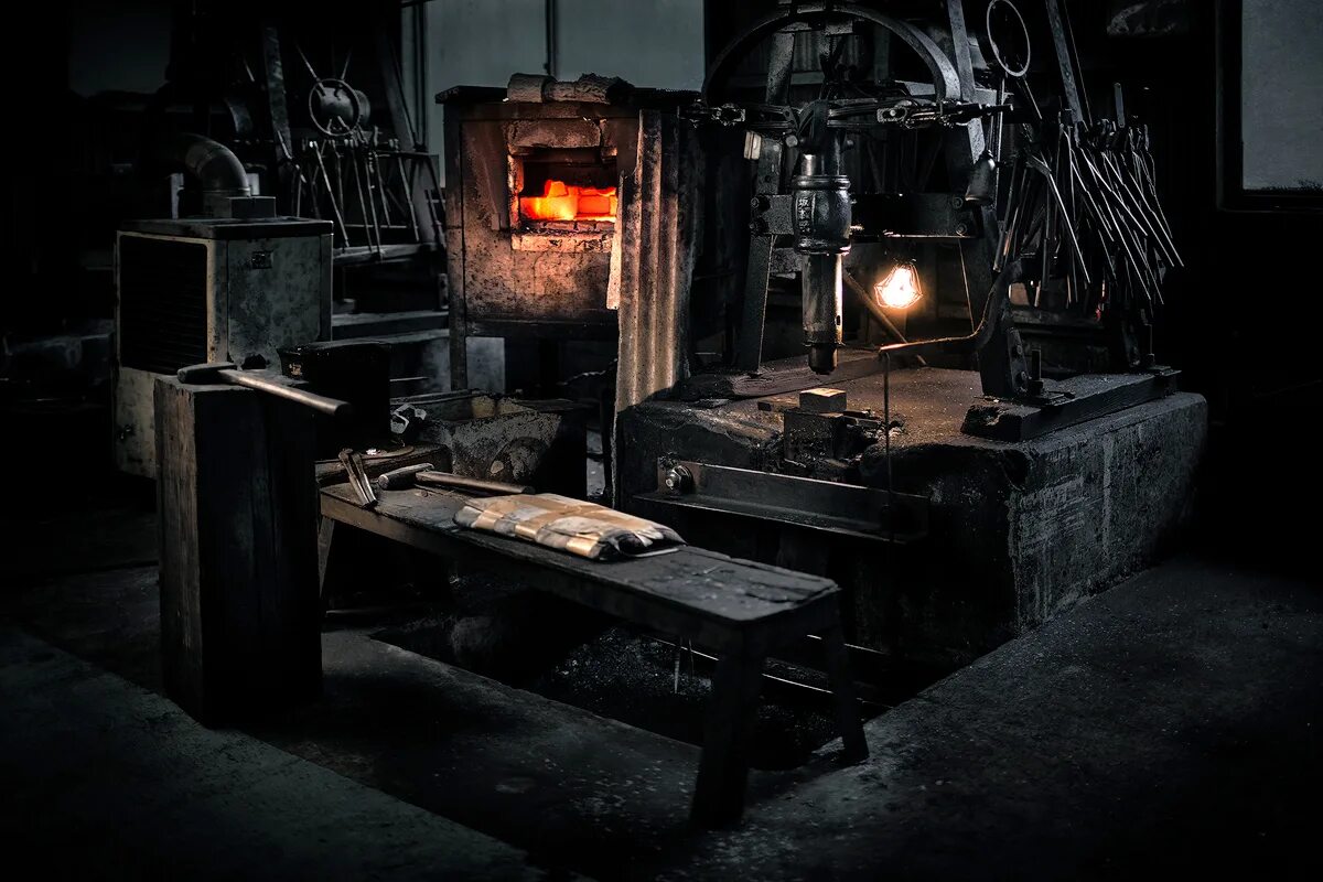 Темная мастерская. Кузнец во тьме. The Forging process of the Blacksmith. Workshop Dark.