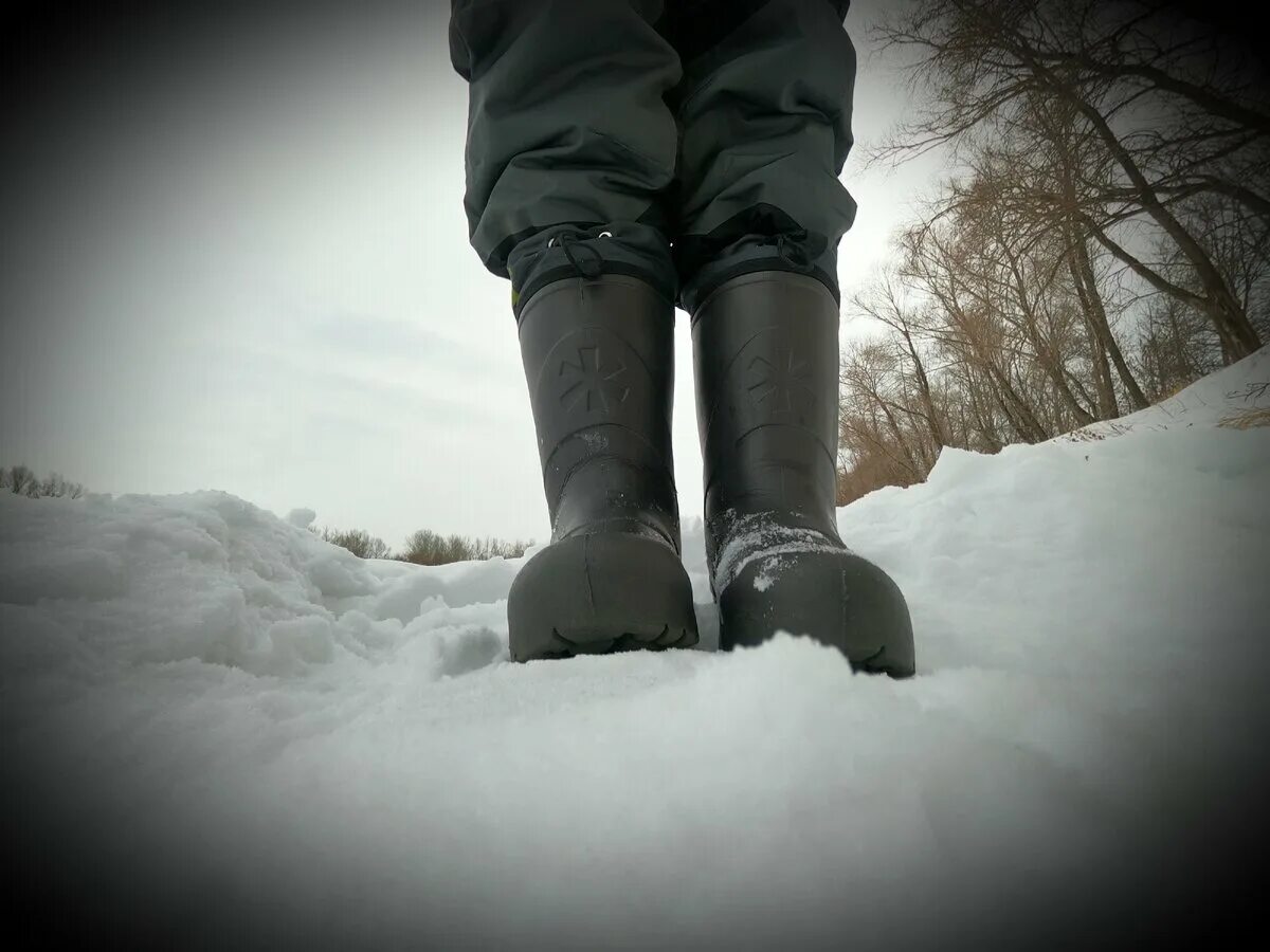 В сильный мороз ноги замерзают. Сапоги в которых не мерзнут ноги. Мёрзнут ляшки весною.