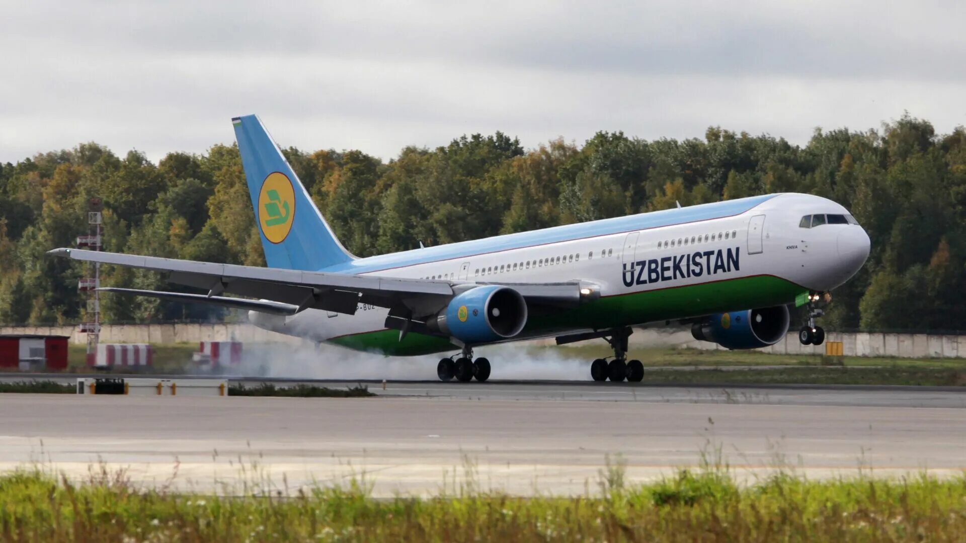 Уз аир. Боинг 767 узбекские авиалинии. Самолет Uzbekistan Airways. Боинг 757 200 Узбекистон хаво йуллари. Boeing 787 Dreamliner Uzbekistan Airways.