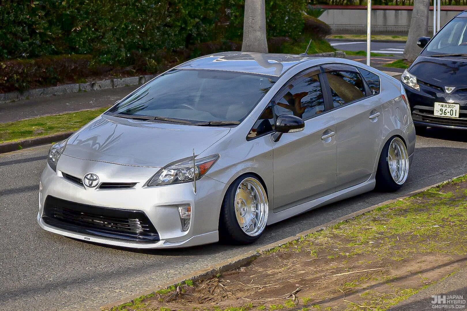 Prius 30. Toyota Prius 30. Toyota Prius zvw30. Тойота Приус стенс. Toyota Prius 30 stance.