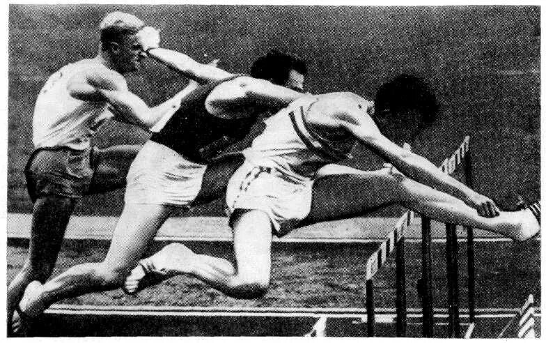 Барьерный бег история. Бег с препятствиями дистанции. Факты о конном спорте. Длинный кувырок. Препятствие рассказ.