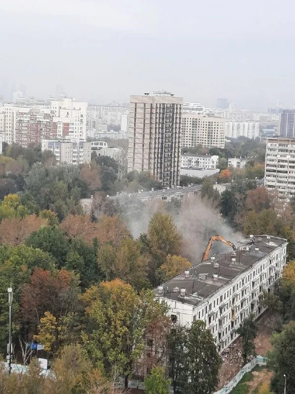Снесенный пятиэтажный дом в москве. Реновация в москве снос. Снос юзао. Кастанаевская 65 реновация. Реновация пятиэтажек.