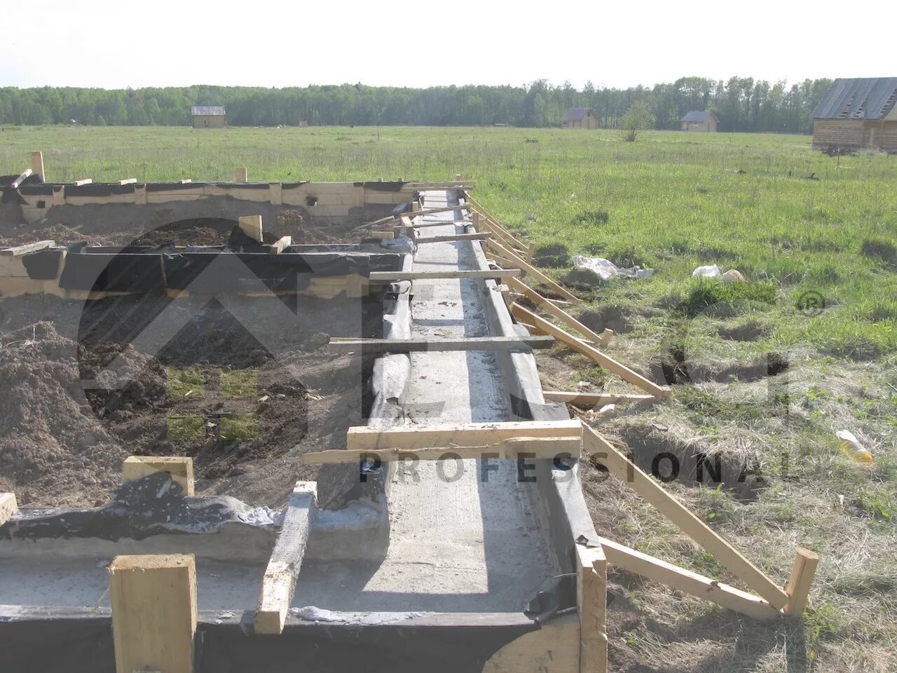 Ростверк из пеноблоков. Фундамент 12х12 монолит. Дом с фундаментом. Фундамент под дом из газобетона. Свайно ригельный фундамент.