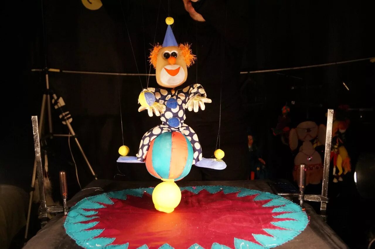 музыка цирковой цирк. песни для цирка. воздушные акробаты в цирке. в цирке представление. презентация на тему цирк.