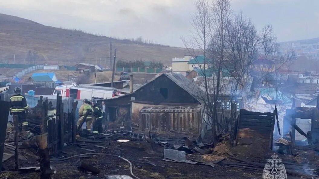 Пожар в чите сегодня на острове. Пожар на крытом рынке. Пожар на рынке в чите. Пожар в чите сейчас. Пожар на рынке.