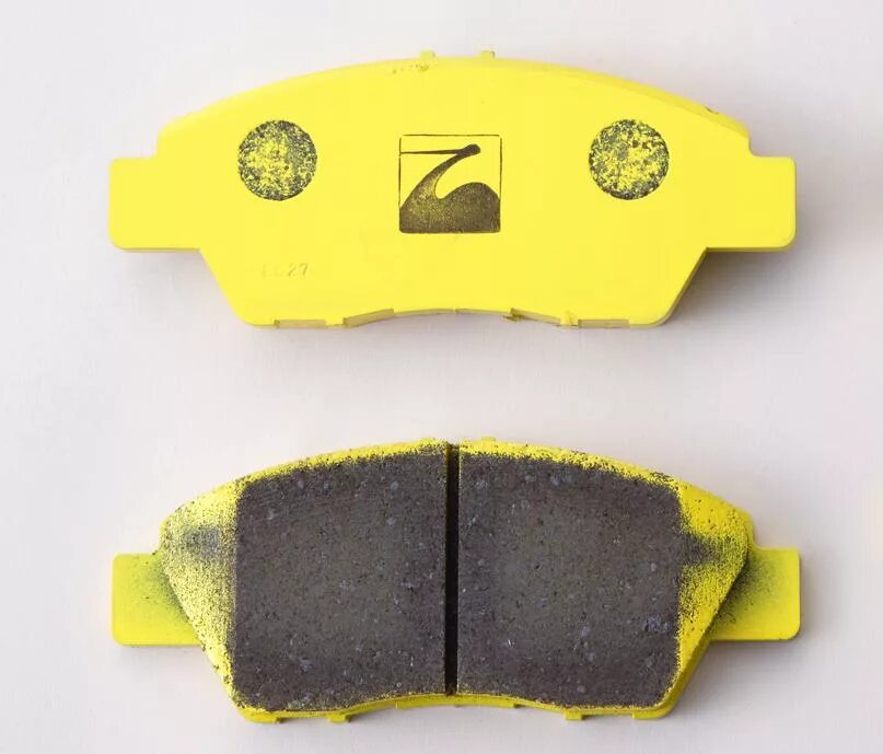 Тормозные колодки спорт. Тормозные колодки Honda Fit gk5. Колодки тормозные передние Brake Pads. Honda s2000 колодки передние. Колодки передние Honda Integra 2000 1/6.