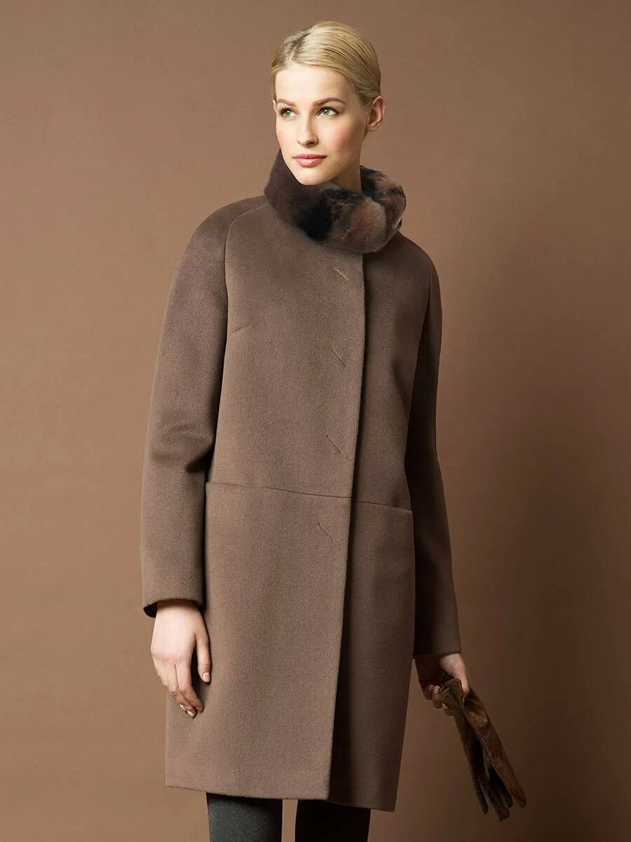 Лоретта пальто. Пальто pompa Thermore с меховым воротником. Драповое пальто женское зимнее. Пальто с воротником стойка женское.