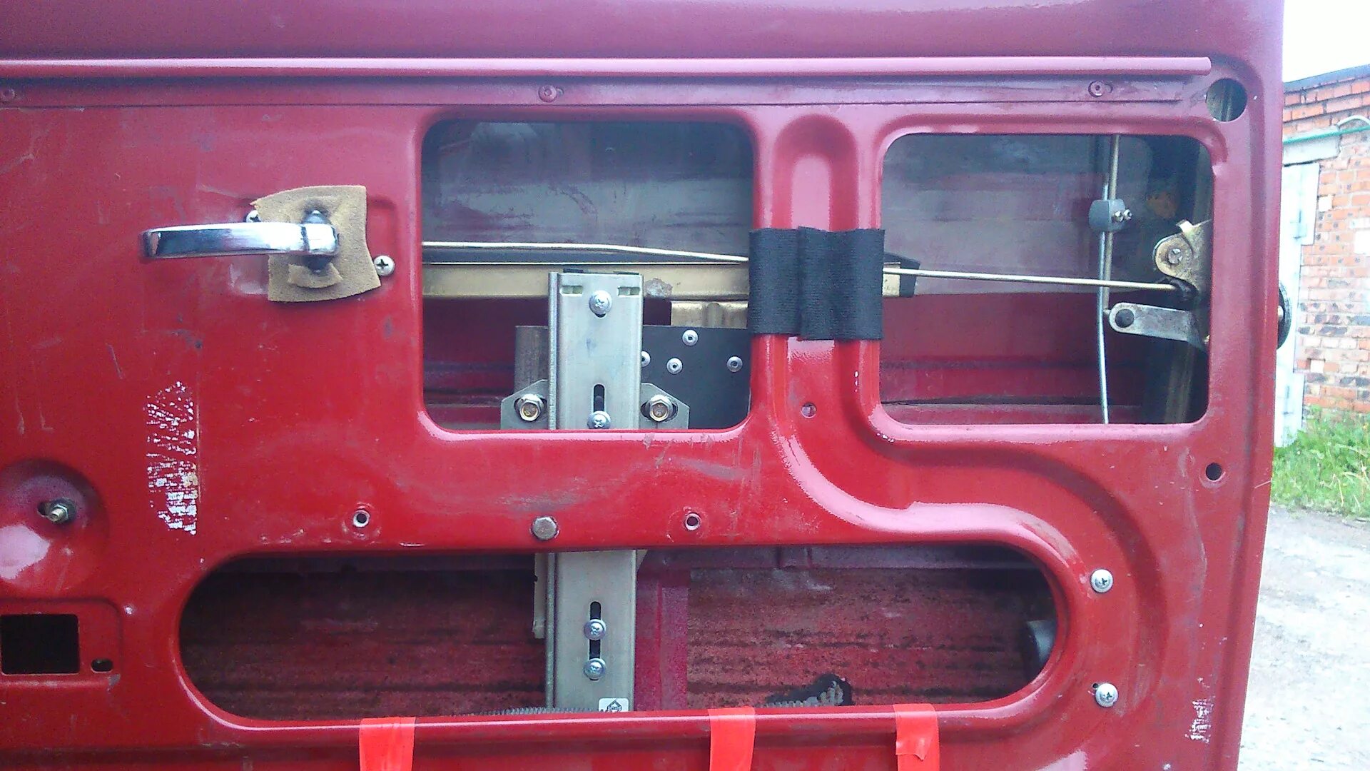 Колонки в ниву 2121. Коробка нива 21214. Установка на ниве 21213. Установка электростеклоподъемников на ниву 21213 форвард. Стеклоподъемники форвард на ниву 2121 с форточкой.