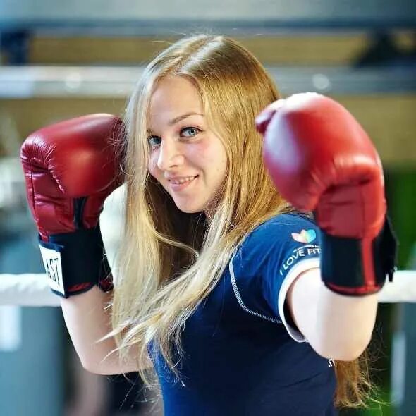 Вандарьева мма екатерина. Кикбоксинг екатерина вандарьева. Женщина боец муай тай. Занятия кикбоксингом в спб для девушек. Кикбоксинг для девушек в москве.