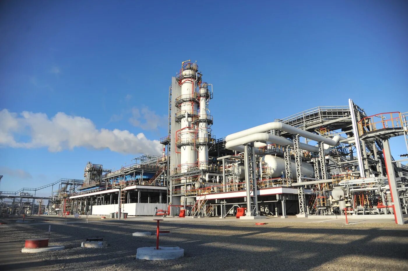 Завод лукойл волгоград. Лукойл волгоград нефтепереработка. Волгоград нефть. Нефтезавод лукойл волгоград. Волгоград нефть.