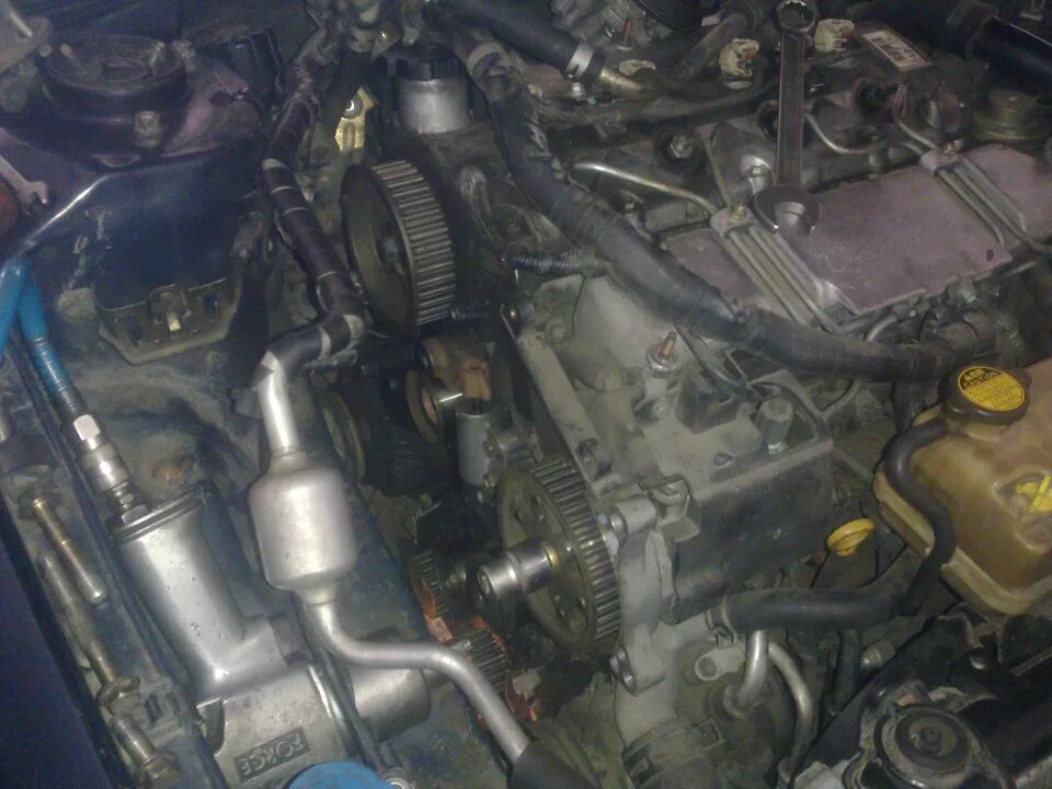 Грм тойота авенсис 2.0. Toyota avensis 2005 года ремень грм. тойота авенсис версо 2.0 д4д дизель метки грм. ремень грм тойота авенсис 2.0. avensis 2.2 дизель грм.