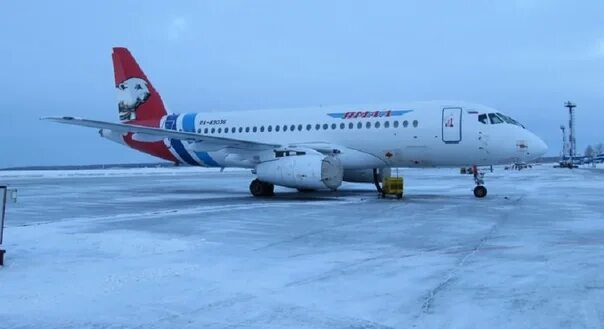 Суперджет 100 ямал. Лабытнанги аэропорт. Самолет петербург салехард. Самолет салехард сочи. Аэропорт новый уренгой.