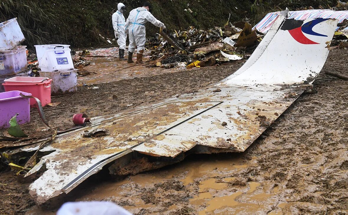 Две авиакатастрофы. Крушение самолета Китае Боинга 737. Боинг 737 разбился в Китае.