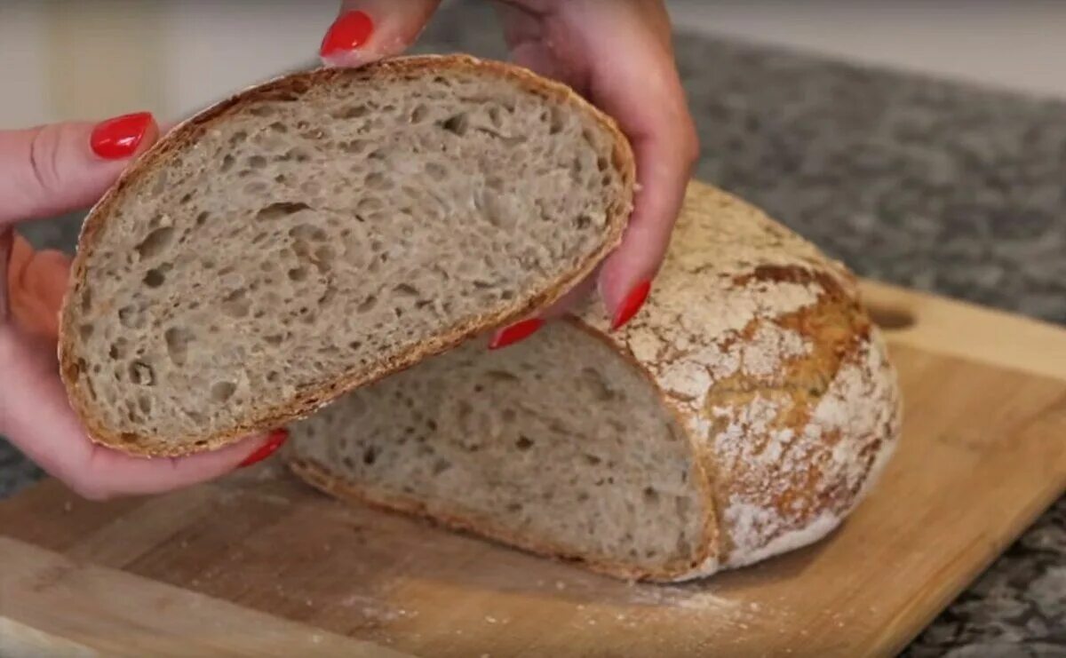 Хлеб после духовки. Домашний хлеб без замеса. Ржаной хлеб. Домашний хлеб в духовке. Ржаной хлеб домашний.