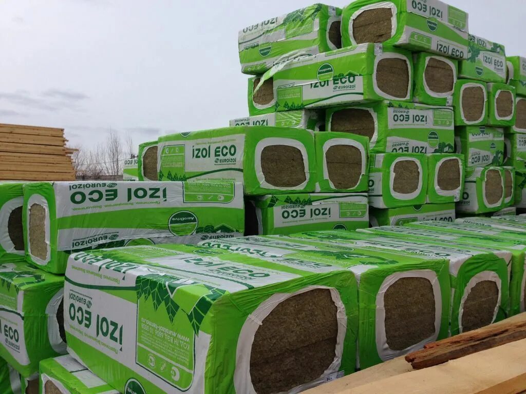 Euroizol утеплитель евроизол. Эковата утеплитель для потолка чердака. Утепление цеховых рам. Утепление оренбург. Прокладка электропроводки по потолку.