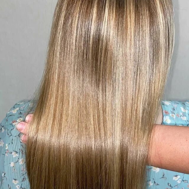 Неудачное мелирование на темные волосы. Сколько сидеть с мелированием. Мелирование волос темными прядями на осветленные волосы. Окрашивание мелирование тонирование. Мелирование макушечной зоны.