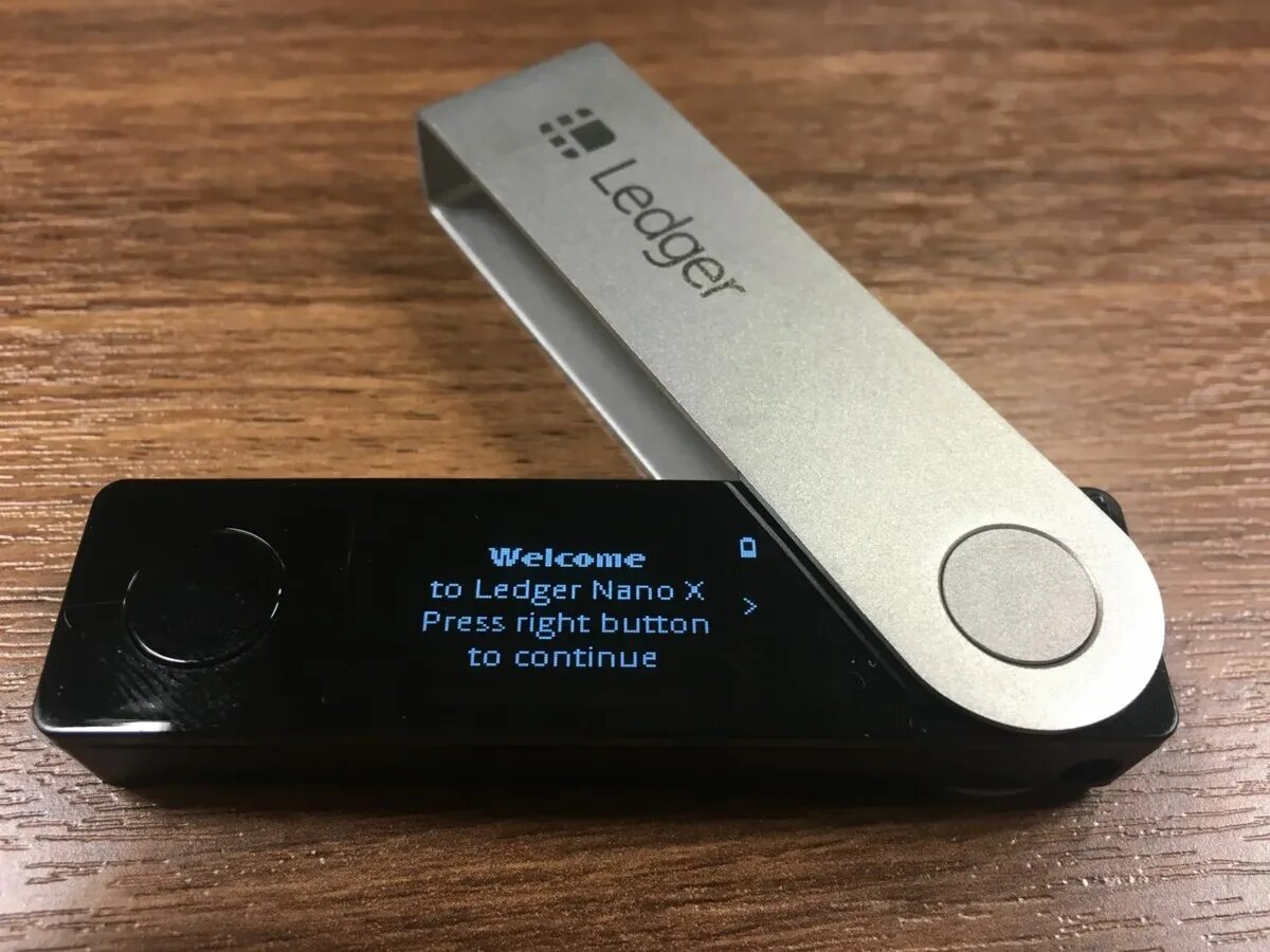Холодные кошельки ledger nano s. Кошелек ledger nano x. Аппаратный кошелек ledger. Ledger nano x и s. Кошелек ledger nano s.