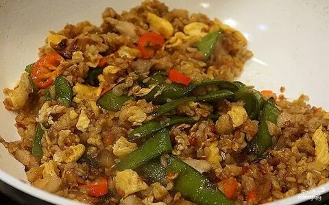 Китайский рис с курицей и овощами