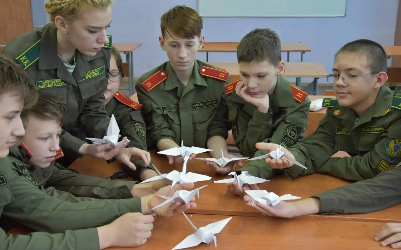 Урок памяти 11 класс. Школьник военный. Армия школьников. Школьники в военной форме. Военный ученик.