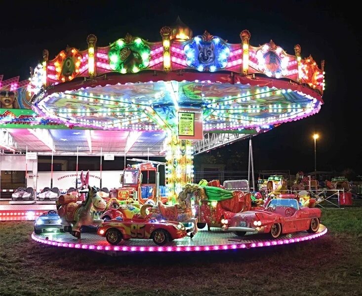 Карусель манеж 32 места. Управление аттракционами. Смотреть детская карусель на манежку. Карусель манеж. Аттракцион манеж.