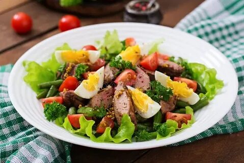 Салат с печенью и овощами