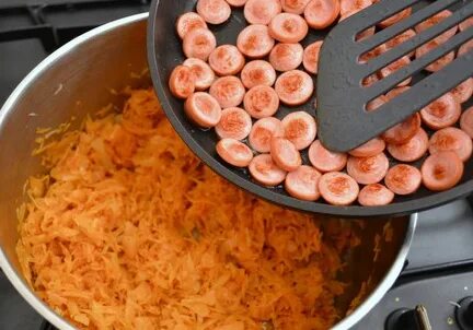 Картофель капуста сосиски