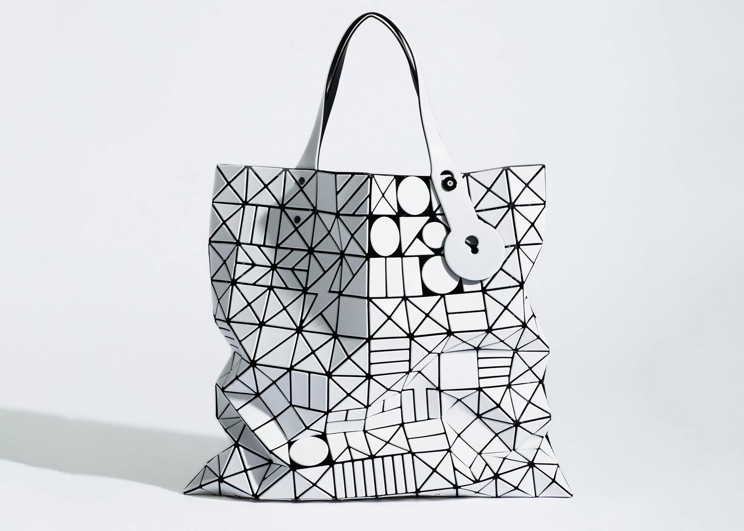 Углы bao bao. Issey Miyake сумка. Сумка Бао Бао Иссей Мияке 193386. Сумка японского дизайнера Issey Miyake. Bao bao игрушка.