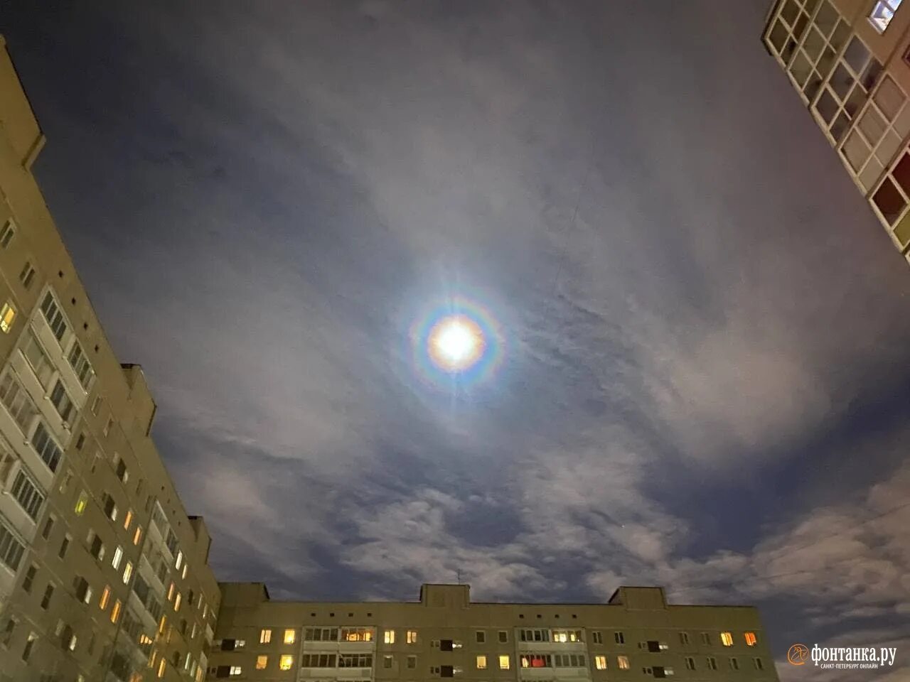 Летающая тарелка в небе. Над омском летал объект. Чурилово челябинск теплицы ночное. Теплицы чурилово челябинск ночью. Ночное небо.