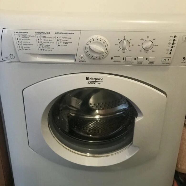 Hotpoint ariston 702. Машинка хот Пойнт Аристон. Хот Пойнт Аристон стиральная 6кг. Стиралка хот Пойнт Аристон VMUL 501. Хот поинт Аристон вдж8640.