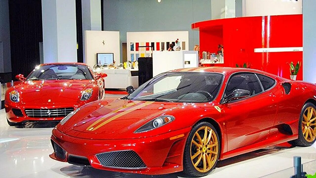 Автомойка феррари. Мойщик феррари. Ferrari superfast 812 дтп. Бизнесмен на феррари. Блоггер на феррари.