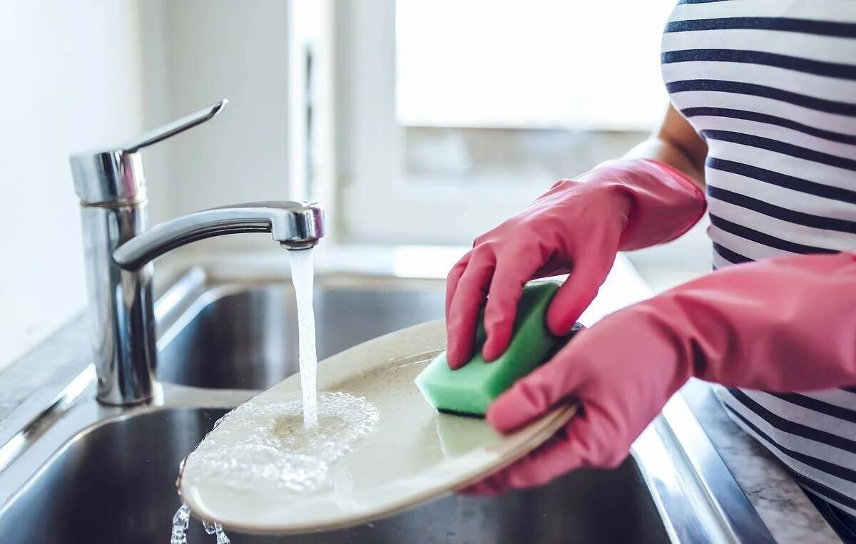 Кухонную посуду запрещается мыть в одной воде. Кухонную посуду запрещается мыть в одной воде
