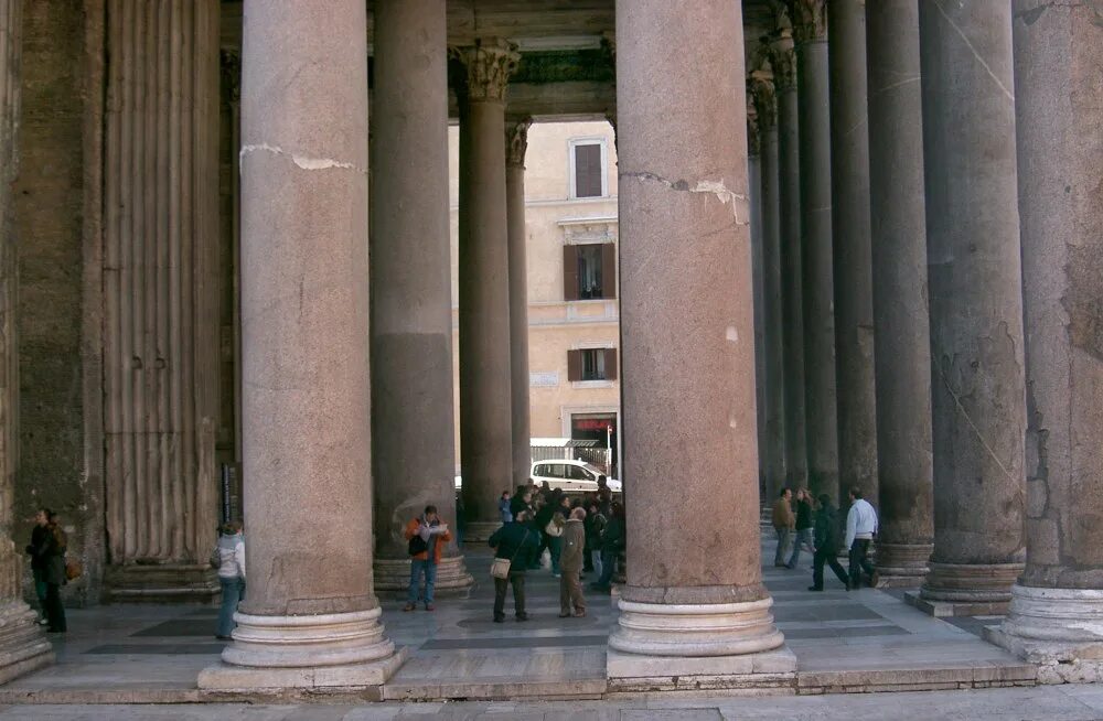 Колонны пантеона в Риме. Пантеон в древнем Риме. Пантеон Рим Эстетика. Пантеон в Риме колонны портика.