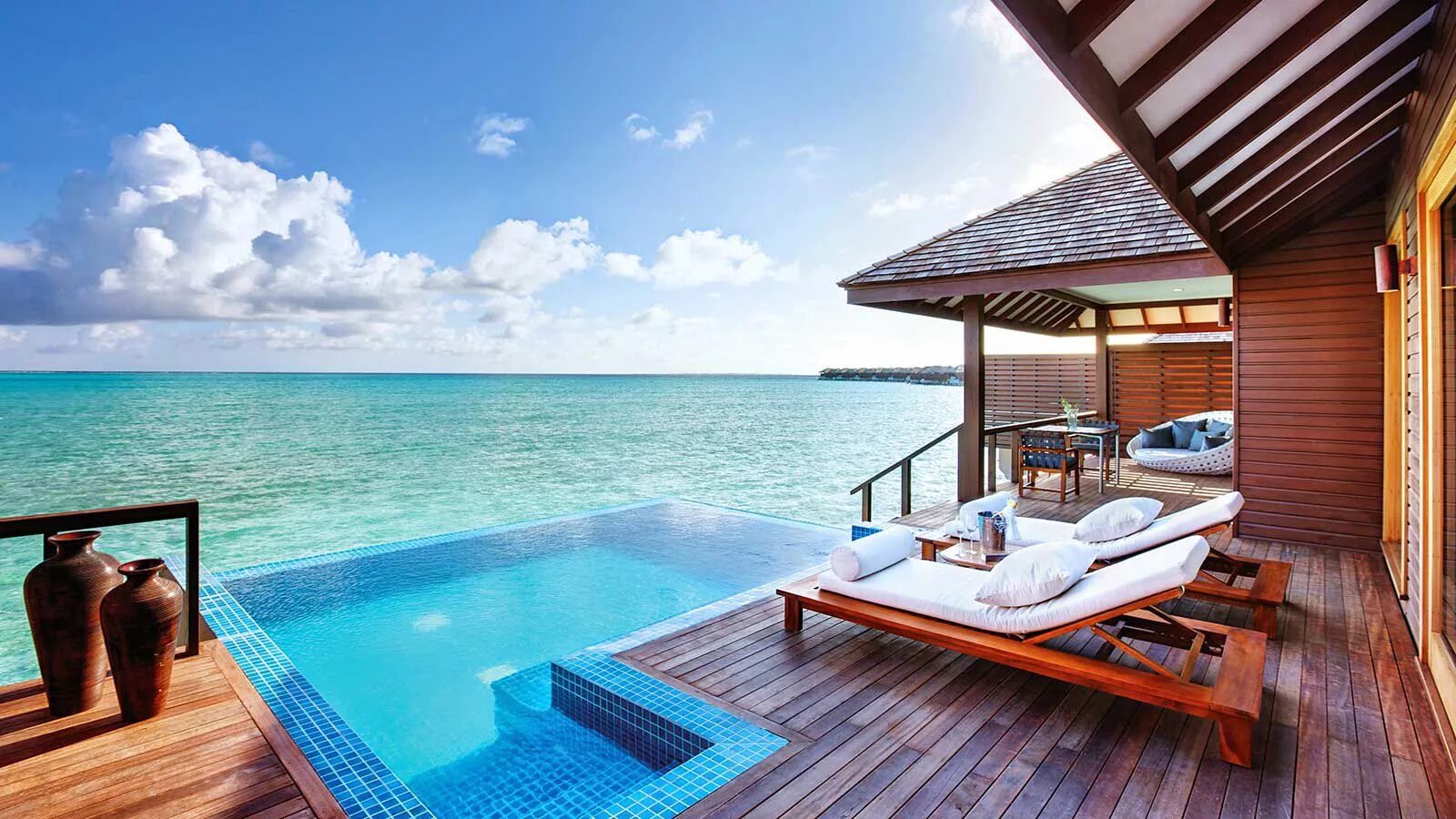 Ayada maldives 5 риф. Velaa private island maldives 5*. Hideaway beach resort spa maldives. Бассейн с видом на море. Остров milaidhoo мальдивы.