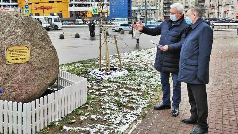 Хо ши мина спб. Памятник хошимину санкт петербург. памятник хо ши мину в спб. хо ши мина улица в спб. просвещение памятник хошимина.