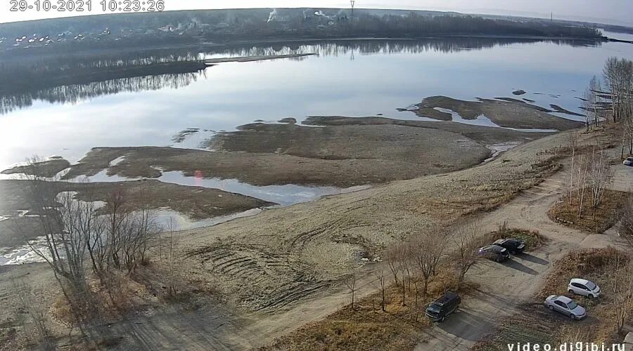 Вода в бии на сегодня. Бия в районе Бийска. Бийск река Бия яма. Уровень воды в бии. В Полевском обмелела река.