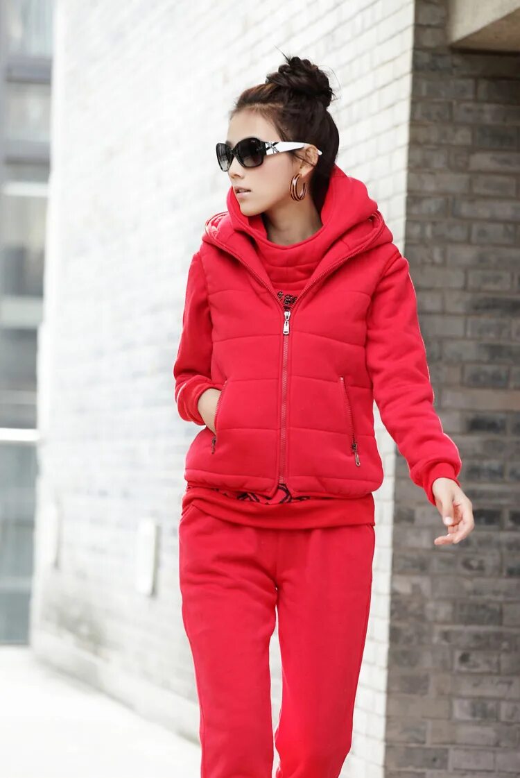 Reebok костюм женский 40-42 размер. спортивный костюм женский. костюмы женские под спортивные. спортивный костюм женский модный. модные спортивные костюмы для женщин.