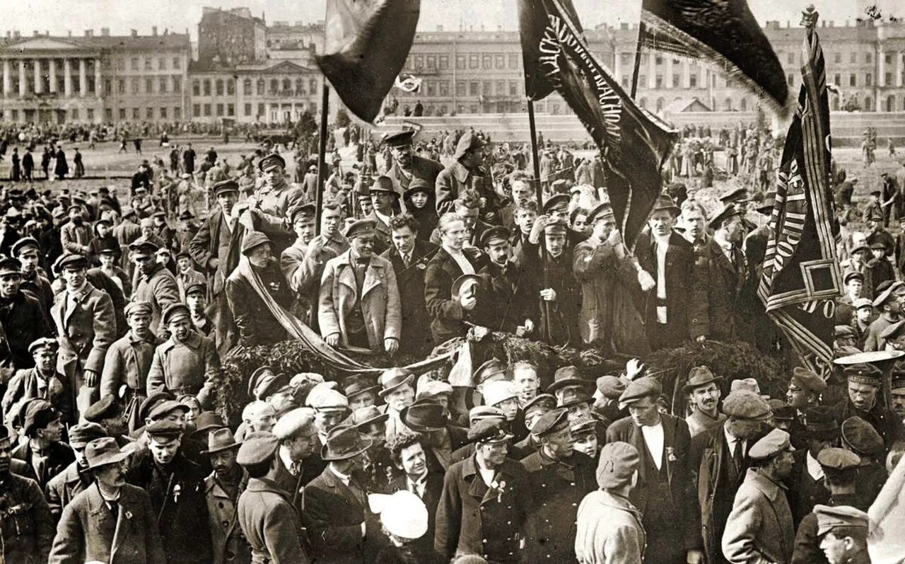 Петроград в 1920 г. Большевики 1917-1918. Большевики 1917-1918 митинг. Революция в России 20 век. Массовая демонстрация в петрограде