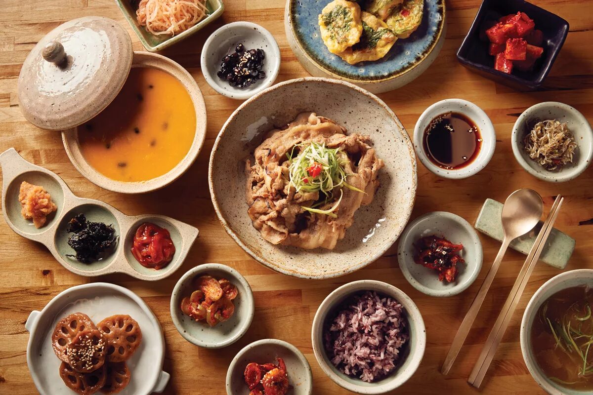 Корея фуд. Корейская еда. Еда в Корее. Корейский обед. Кухня Кореи.