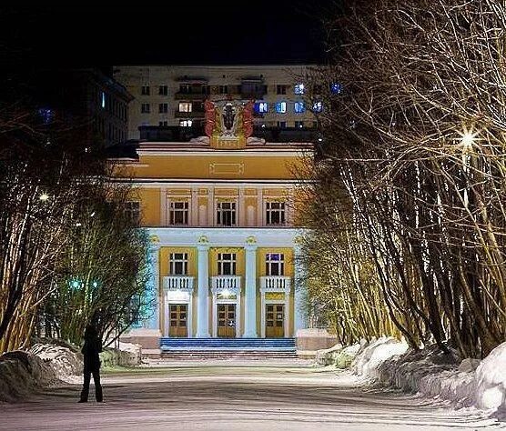 Дом творчества североморск. Североморский дом детского творчества им саши ковалева. Североморск детский дом. Североморск мурманская область дом офицеров. Директор дома творчества североморск.