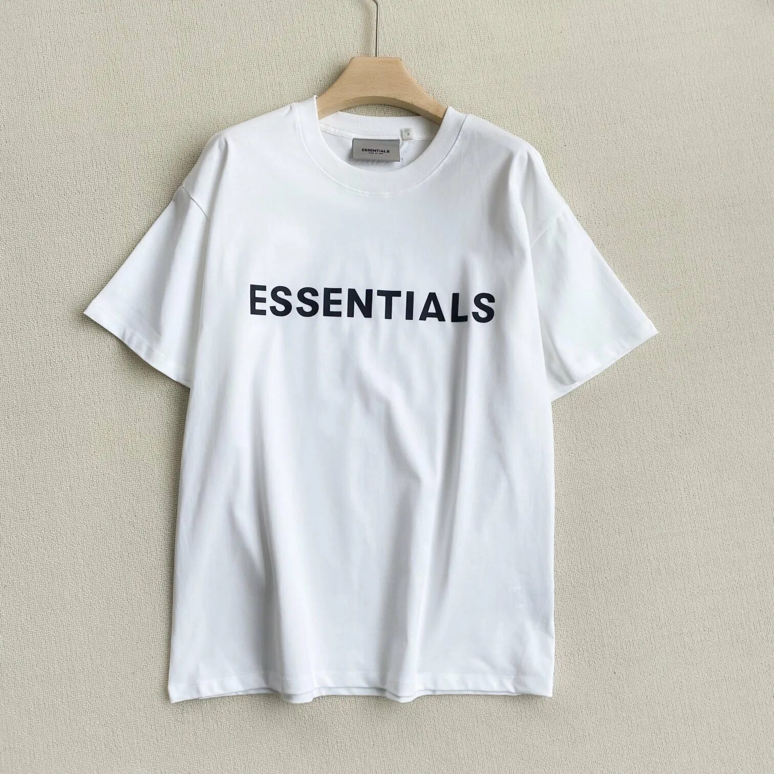 Футболка essentials. Футболка essentials. Essentials fear of god одежда. Футболка адидас эссентиалс. Спортивная одежда футболки адидас.