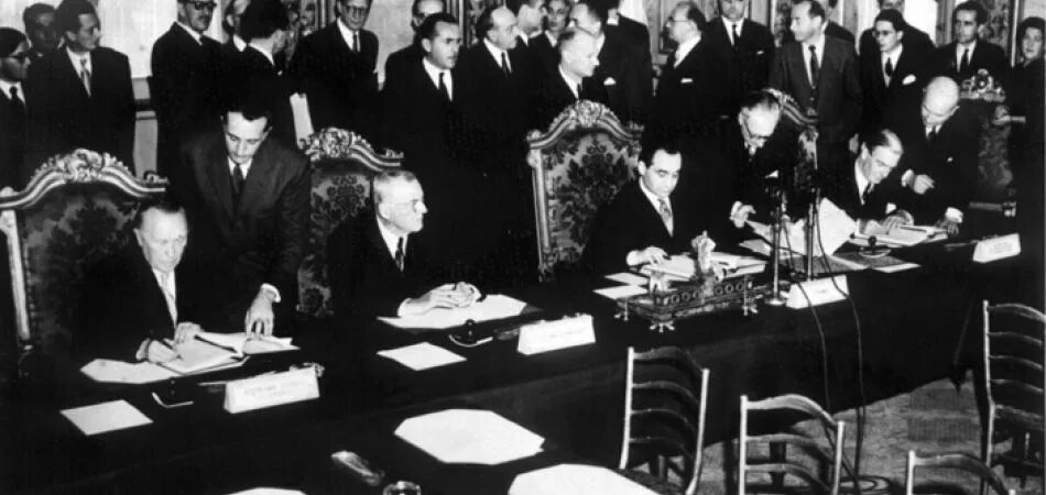 Соглашение люксембург. Парижское мирное соглашение 1973. Подписание брюссельского пакта 17 марта 1948 года. Брюссельский пакт 1954. Парижские соглашения (1954).