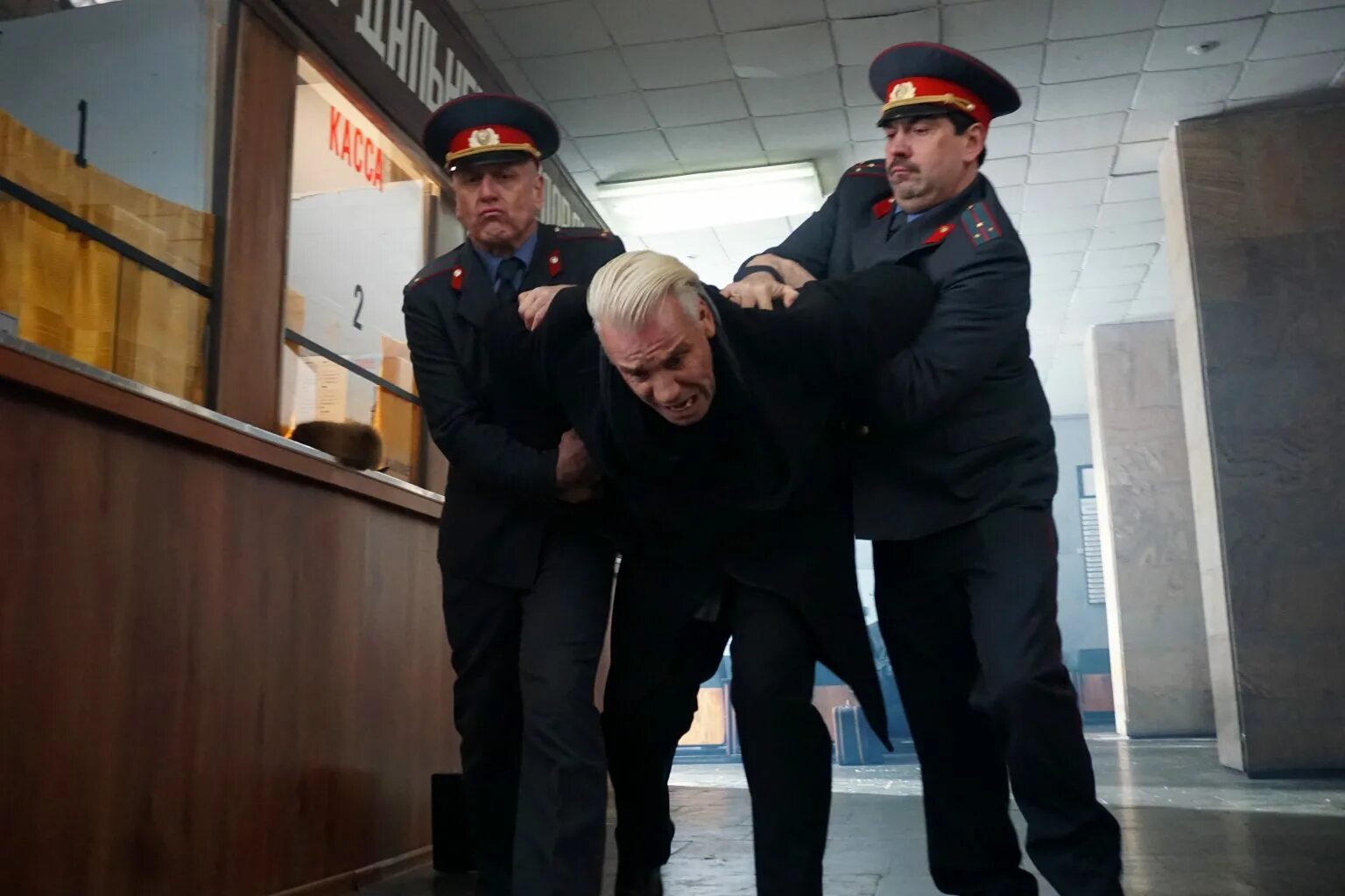 Till lindemann ich hasse. Тилль линдеманн полиция. тилль линдеманн ich hasse kinder клип. рамштайн ненавижу детей.
