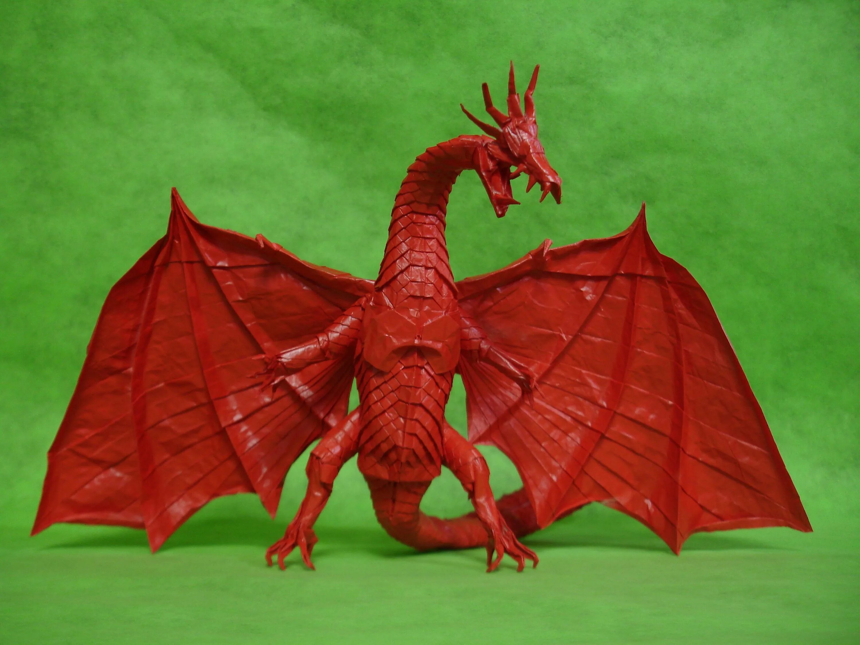 Дракон из бумаги без. Shuki Kato. Бумажные драконы. Оригами дракон. Бумажные драконы на руку.