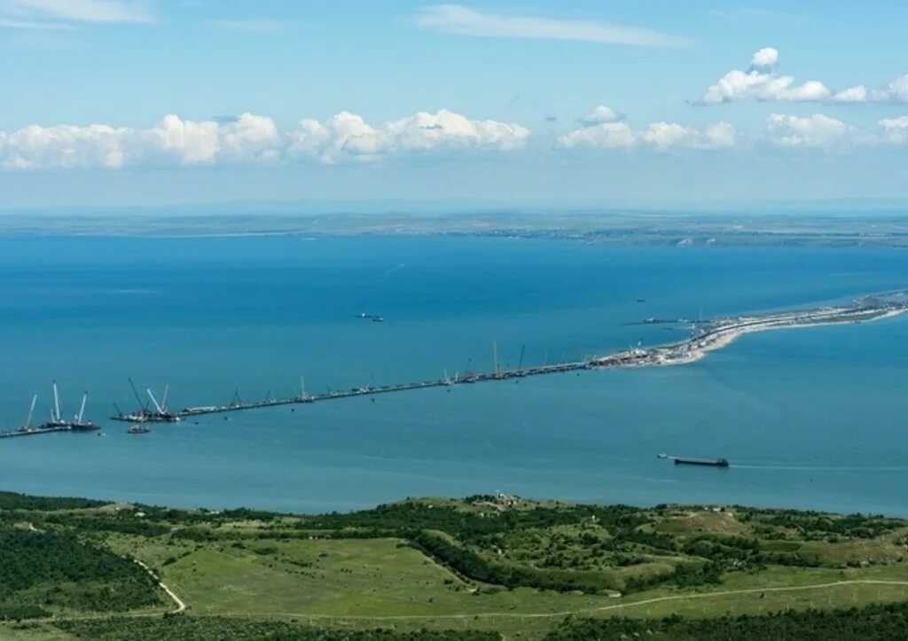 Виндгуру керченский пролив. Азовское море керченский пролив. море керченский пролив. дамба в керченском проливе. керчь пролив.
