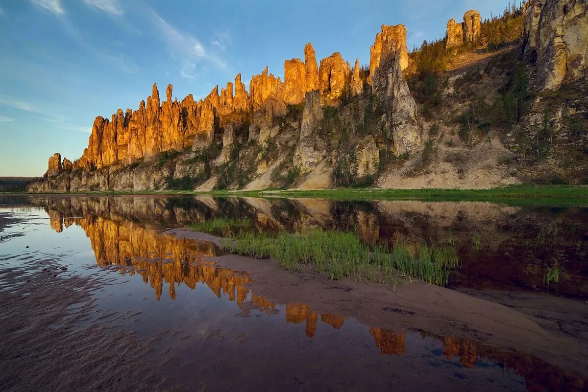 Якутия река синяя синские столбы. Река синяя синские столбы. Горном улусе. Синские скалы якутия. Синские скалы якутия.