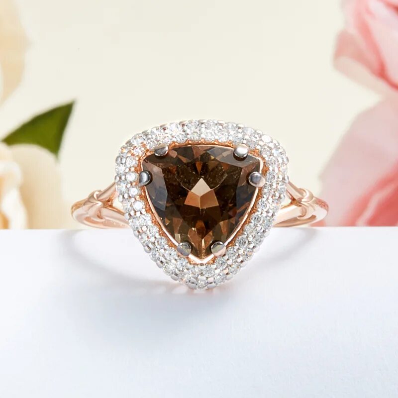 Горный хрусталь кольца винь. Горный хрусталь в ювелирных изделиях. Хрусталь в золоте. Кольца санлайт с горным хрусталем. Люстра eurosvet золото.